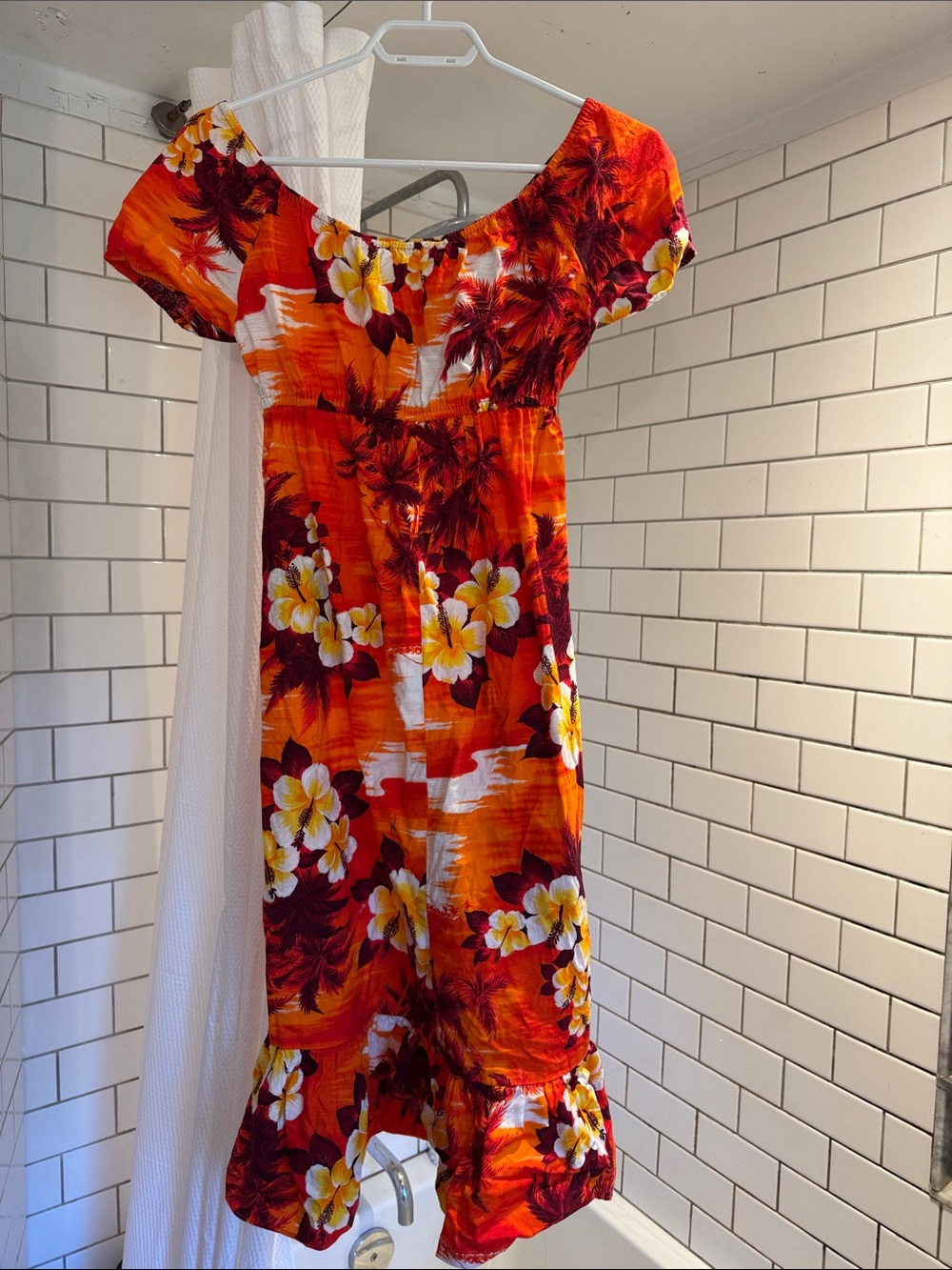 Vintage Women’s off the shoulder Orange Floral Hawaiian Cotton Midi Dress. Small